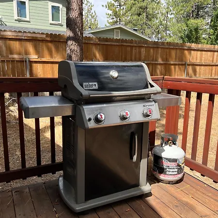 Serenity Knoll - Comfortable, Spacious Single-Level Cabin! Newly Remodeled! Hot Tub And Pool Table!